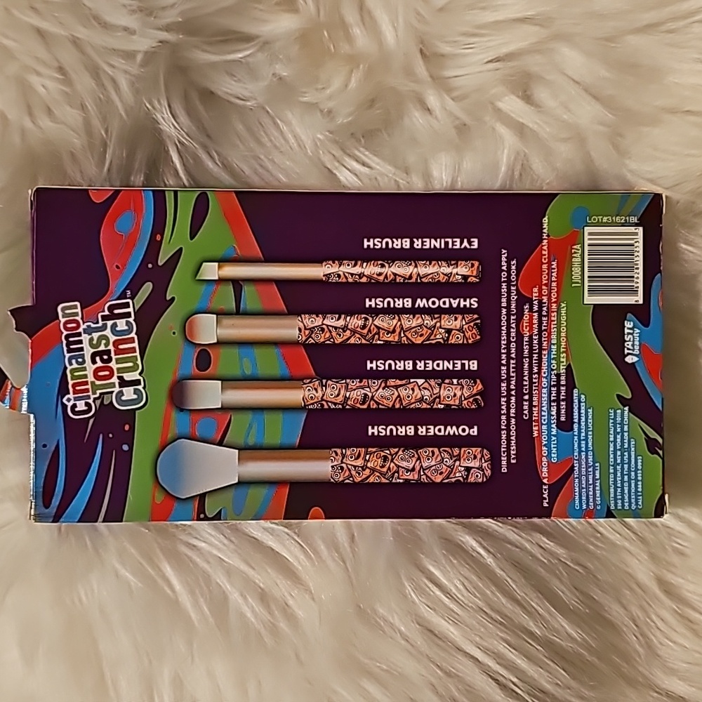 Cinnamon Toast Crunch 4 Piece Cosmetic Brush Set - Picture 6 of 12